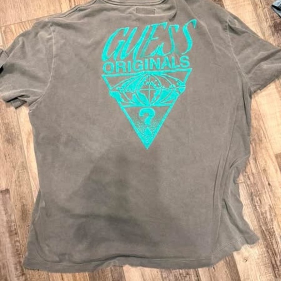 GUESS Charcoal Men's Tee - Picture 2 of 3